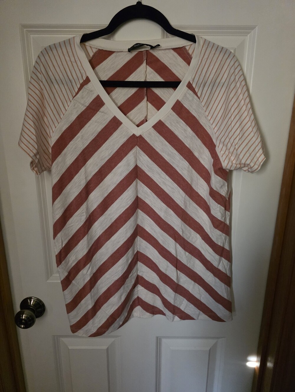 Doe & Rae Rust And Off White Chevron Striped Tshirt